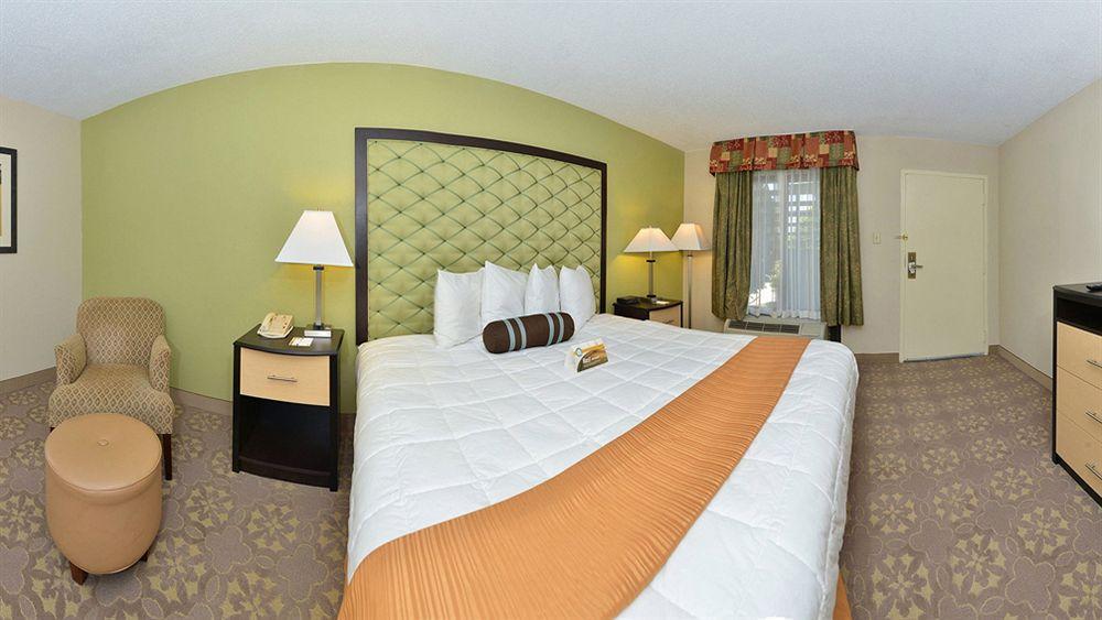 Red Roof Inn Plus+ Dallas - Addison Exterior foto